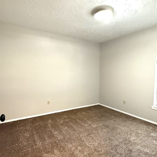 Building Photo - 13611 Splintered Oak Dr