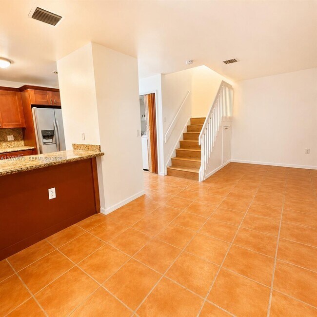 Building Photo - 6235 SW Kendale Lakes Cir