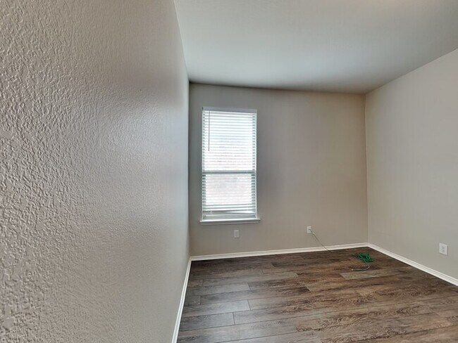 Building Photo - 12509 Patnoe Dr