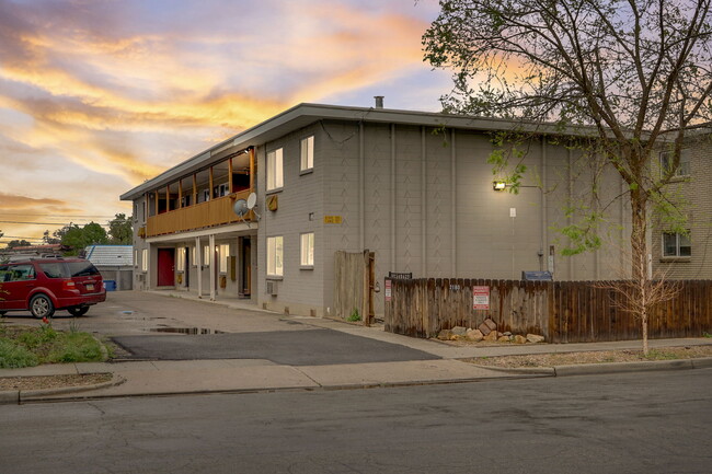 Building Photo - 2180 S Lake St