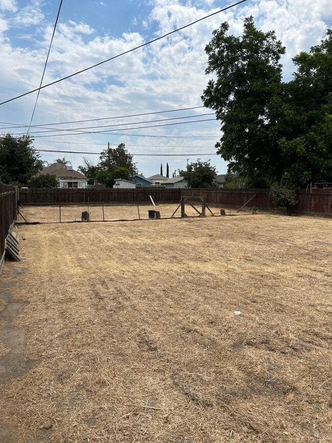 Building Photo - 450 S Santa Clara St