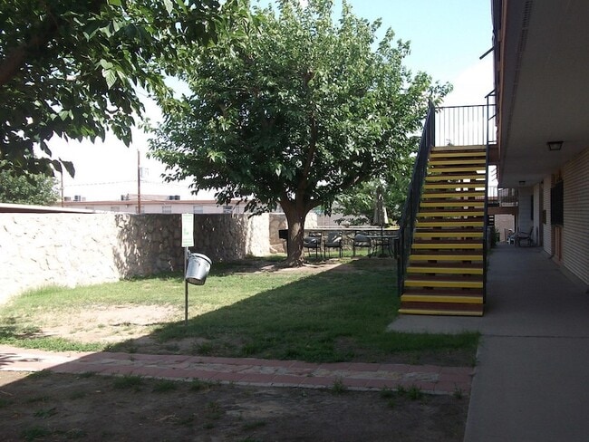 Building Photo - 6400 Edgemere Blvd