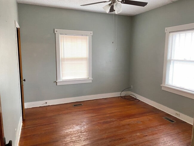 Building Photo - 2 bed, 2 bath home