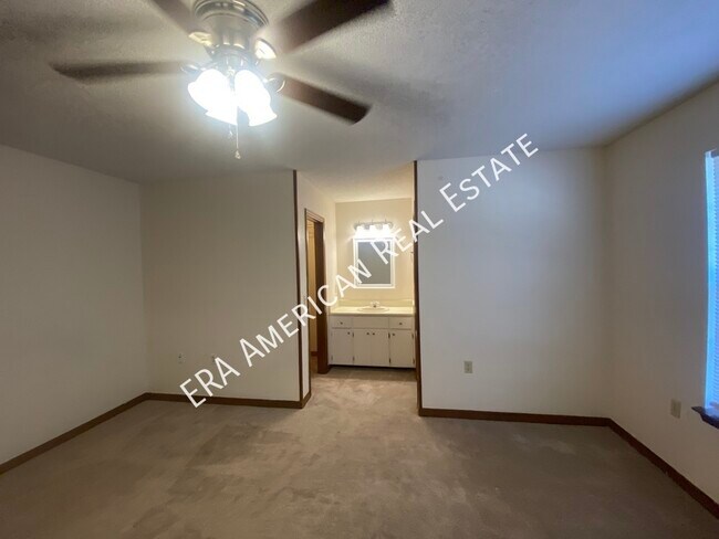 Building Photo - 19 Winfield Way