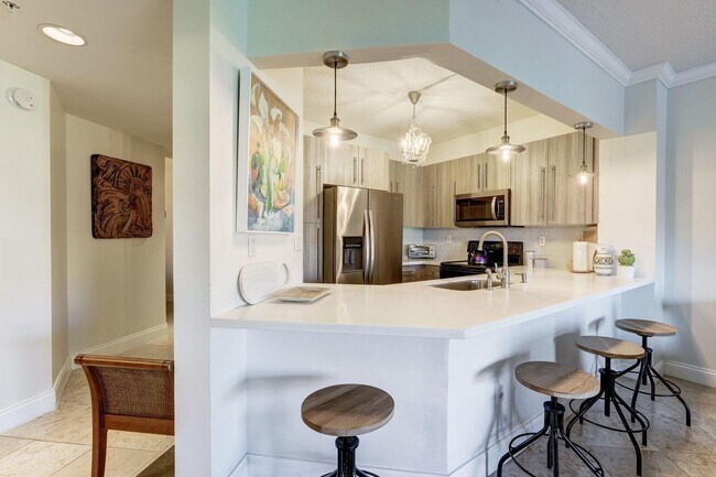 Building Photo - 300 Uno Lago Dr