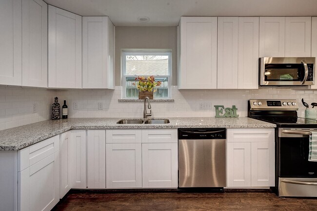 Building Photo - 158 Bluebonnet St