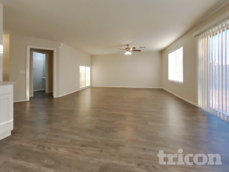 Building Photo - 3017 N 89th Dr