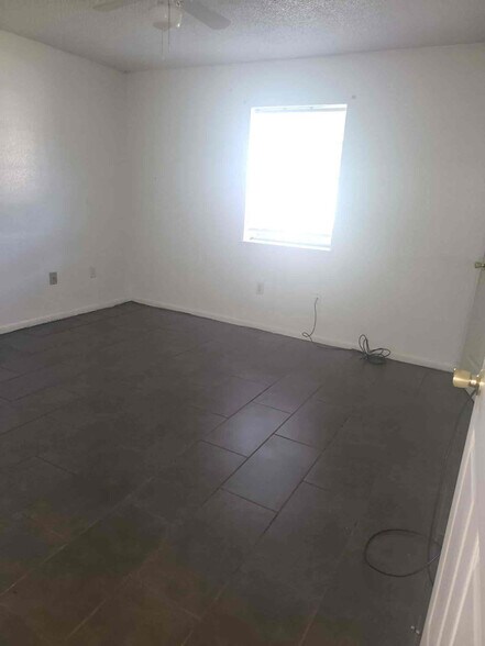 Building Photo - 305 Sierra Vista Dr