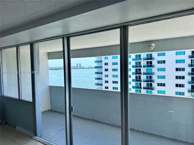 Building Photo - 7545 E Treasure Dr