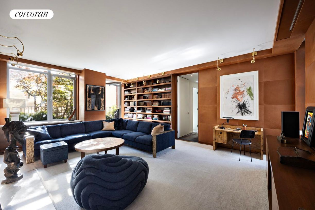 Building Photo - 224 W 18th St