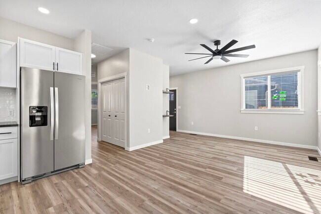 Building Photo - 3716 Custer Dr