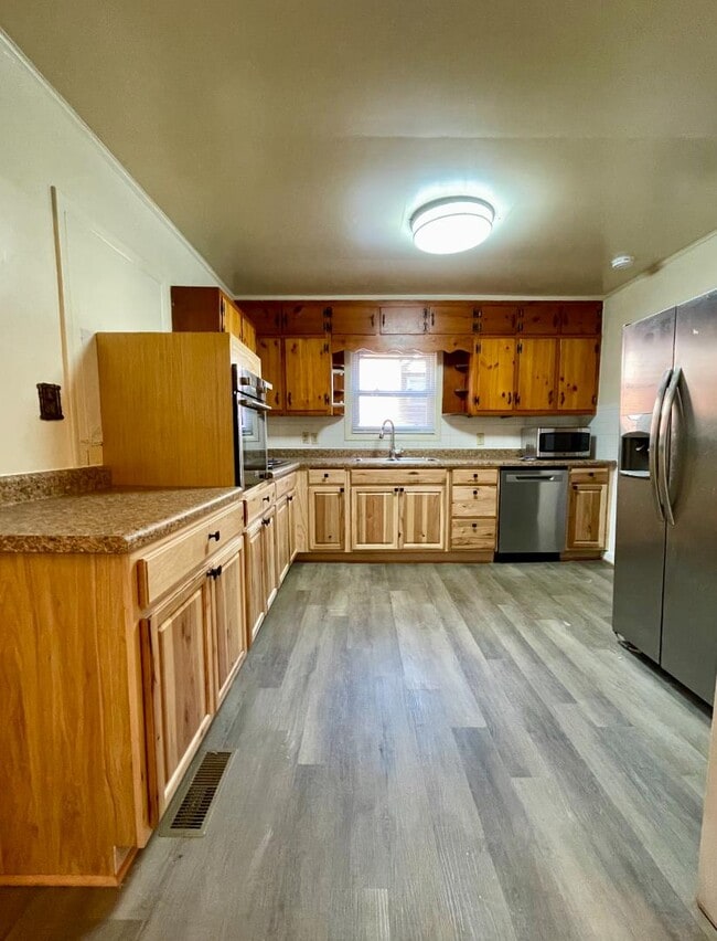 Building Photo - 2217 Douglas Hill Dr