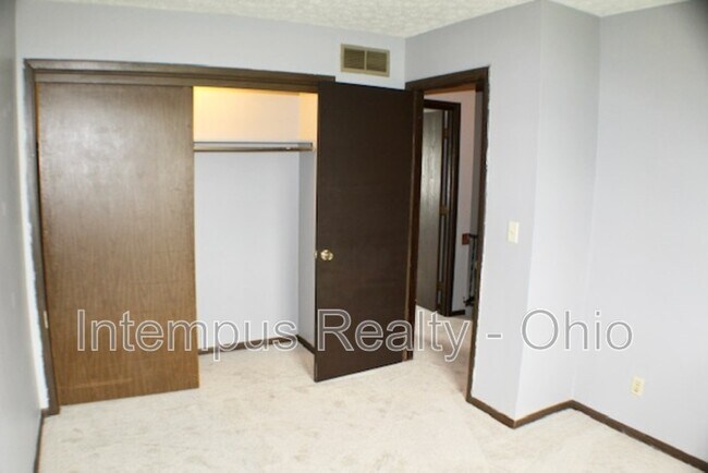 Building Photo - 716 W Light St