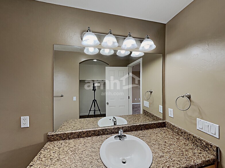 Building Photo - 1438 W 250 N