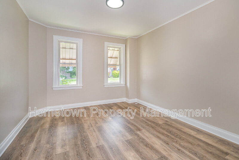 Building Photo - 303 Ridge Ave