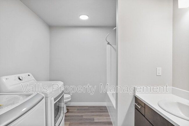 Building Photo - 4374 Fisher Rd NE