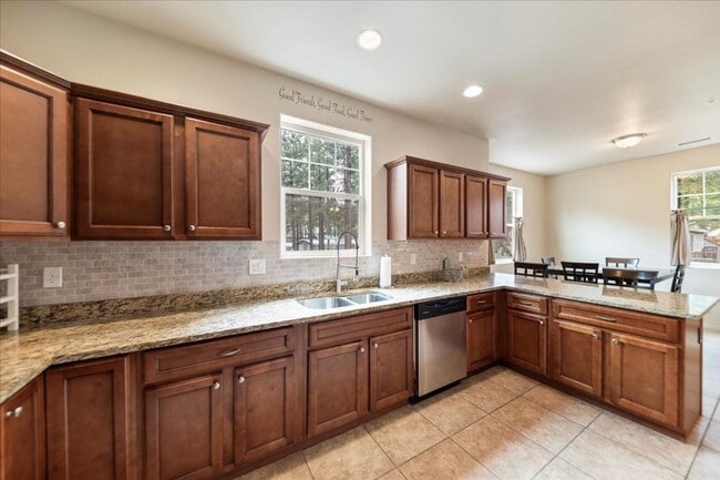 Building Photo - Railroad Springs Townhome for Rent!