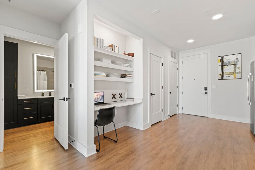 Building Photo - 2317 W Grace St