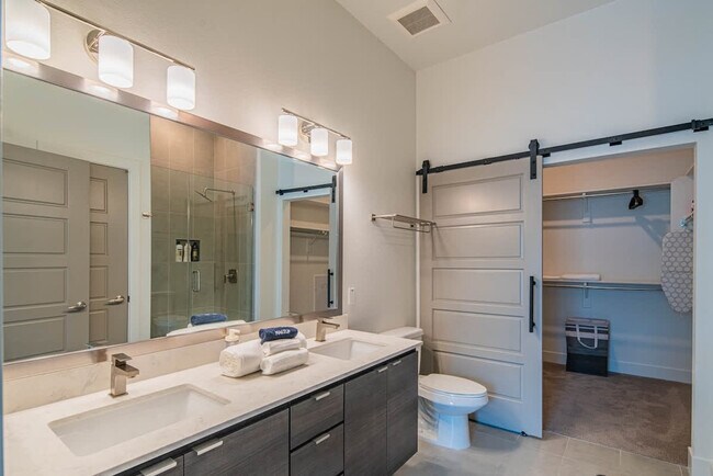 Building Photo - 15501 N Dial Blvd