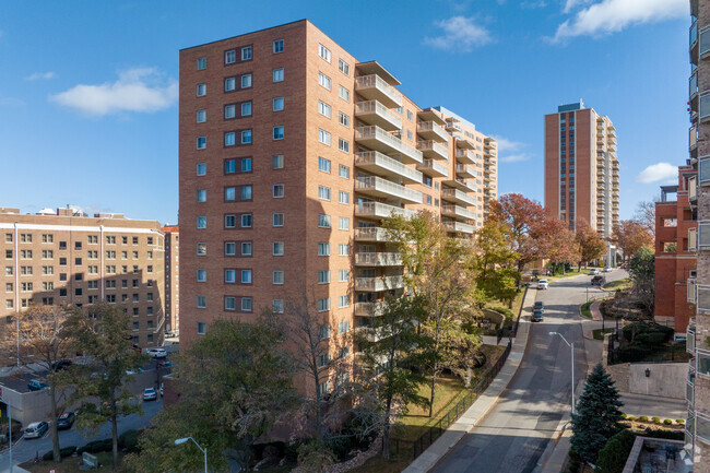 Building Photo - Wornall Plaza