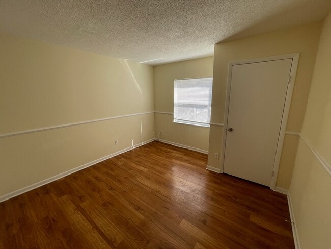 Building Photo - 2054 Los Lomas Dr