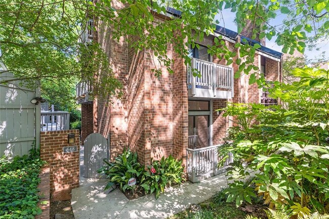 Building Photo - 648 Cleburne Terrace NE