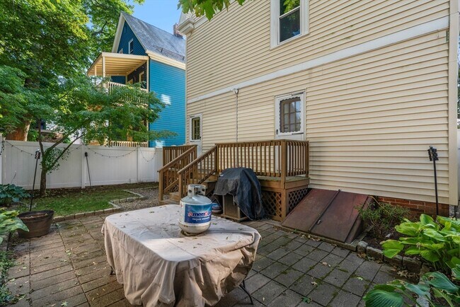 Building Photo - 103 Willow Ave