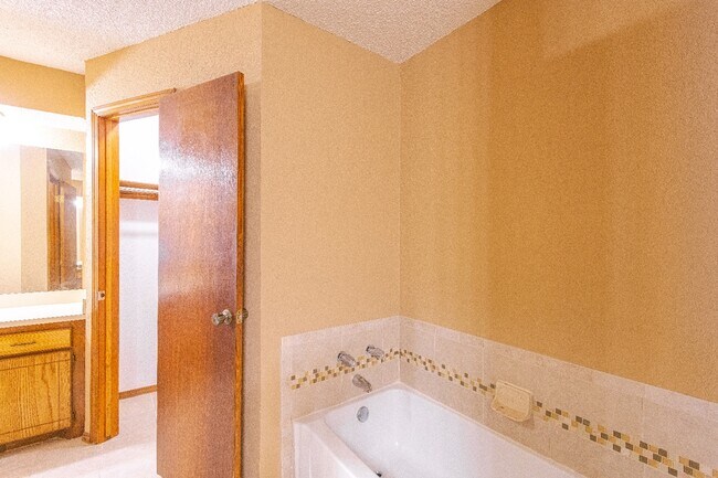 Building Photo - 8425 Timberwood Ln
