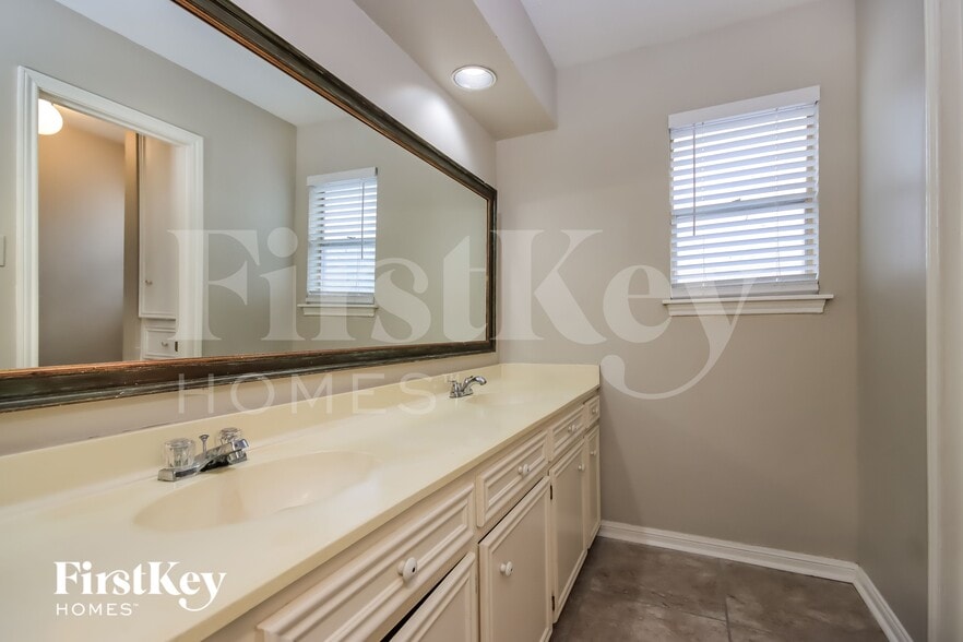 Building Photo - 461 Stephen F Austin Dr