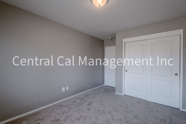 Building Photo - 4 Bedroom/2 Bath Home in the Southwest - $2495 per month!