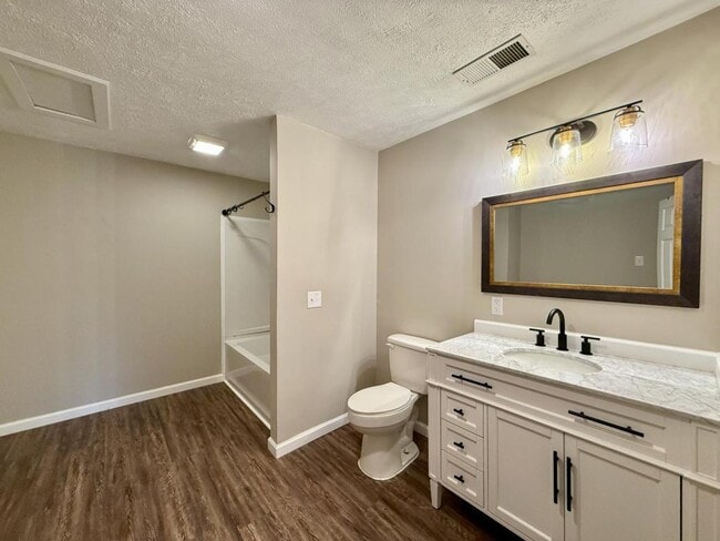 Building Photo - 11025-11107 107 Cutoff