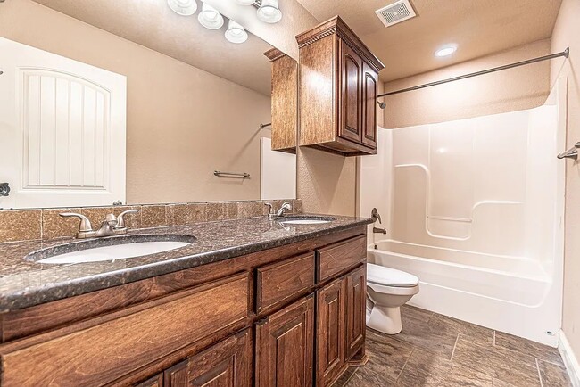 Building Photo - 3104 SW Featherston Rd