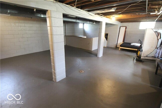Building Photo - 545 E Westfield Blvd