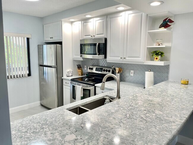 Building Photo - 901 Seafarer Cir