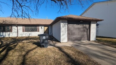 Building Photo - Everything on one level in West End duplex