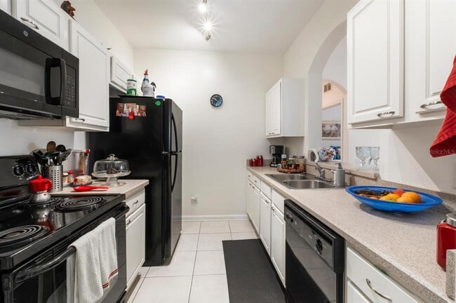 Building Photo - 6166 Stevenson Dr