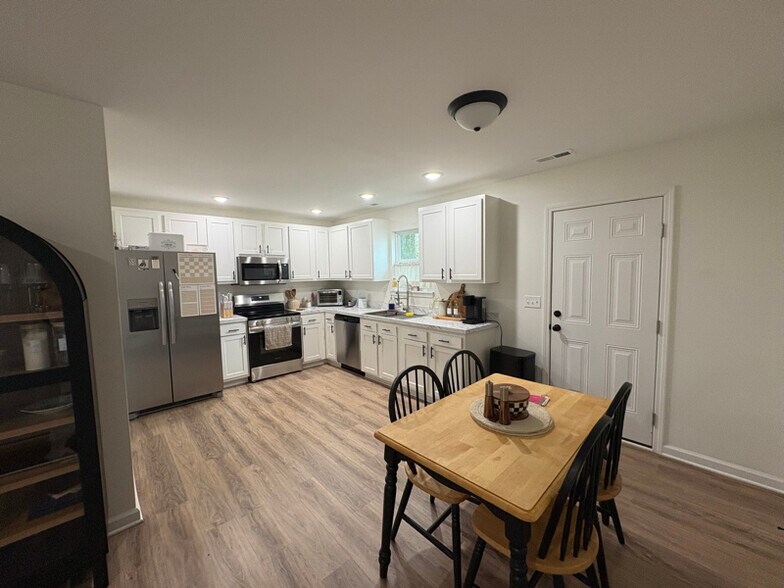 Building Photo - 328 Clark Rd