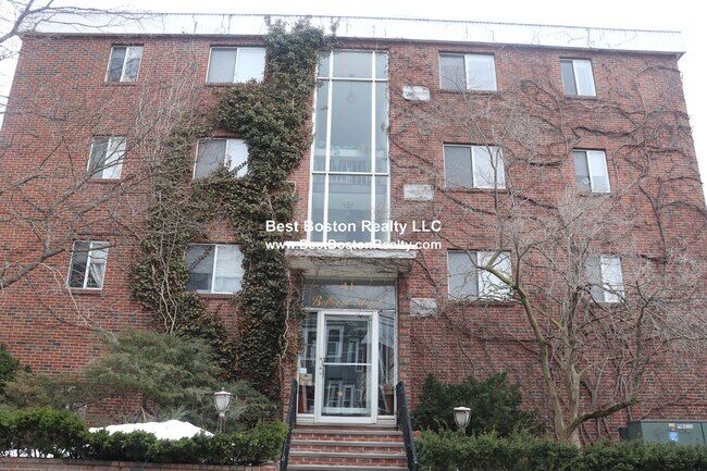 Building Photo - 41 Belmont St