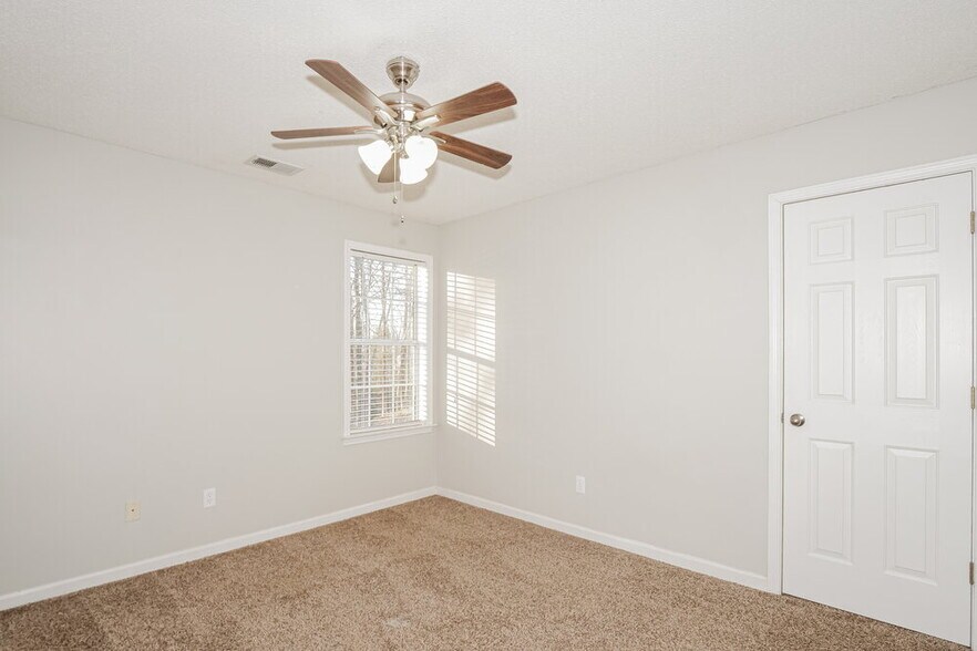 Building Photo - 2351 Mason Dr