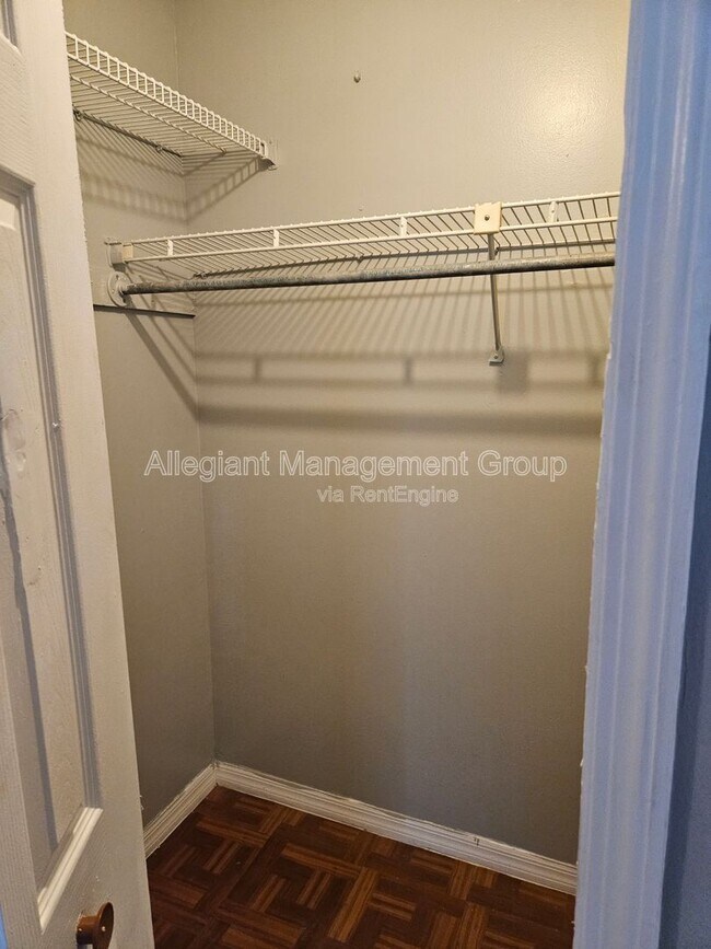 Building Photo - 1213 Roma Ct