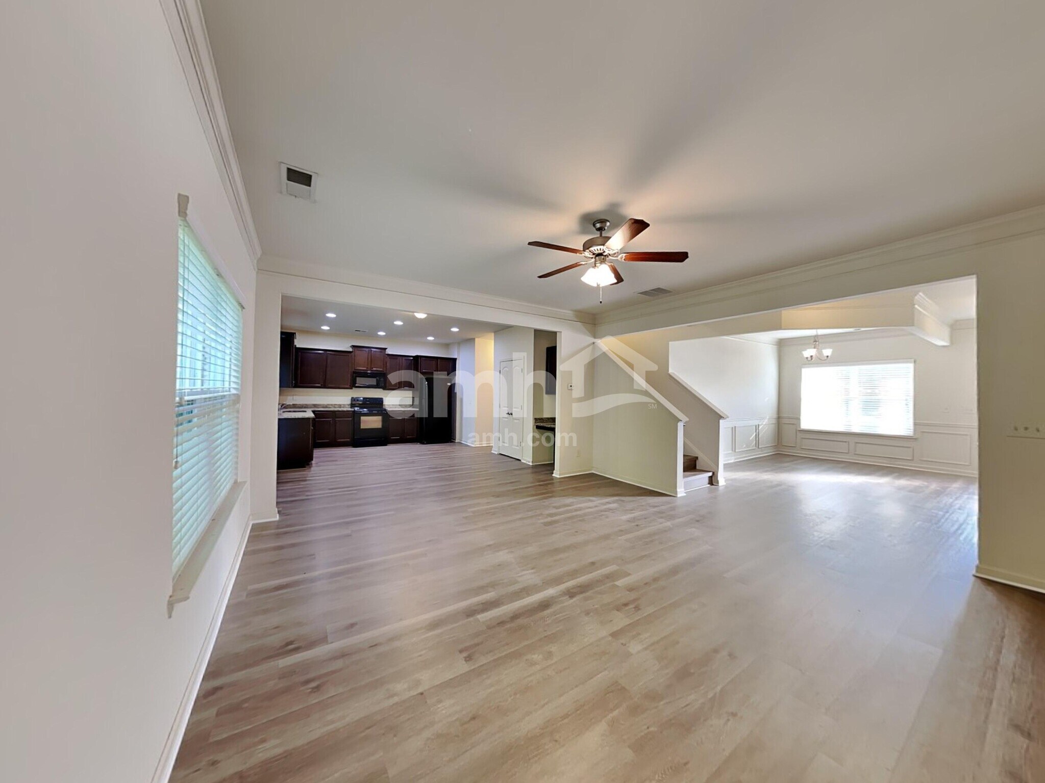 Building Photo - 908 Pine Ln