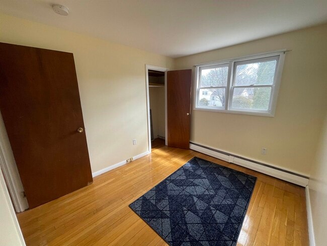 Building Photo - 10 Larry Ln