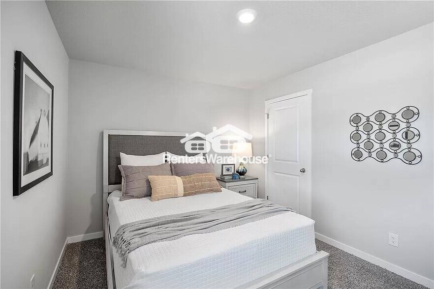 Building Photo - 2124 Bugge Dr