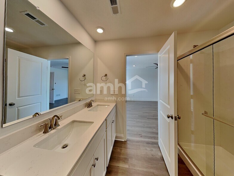Building Photo - 9151 Henley Ave