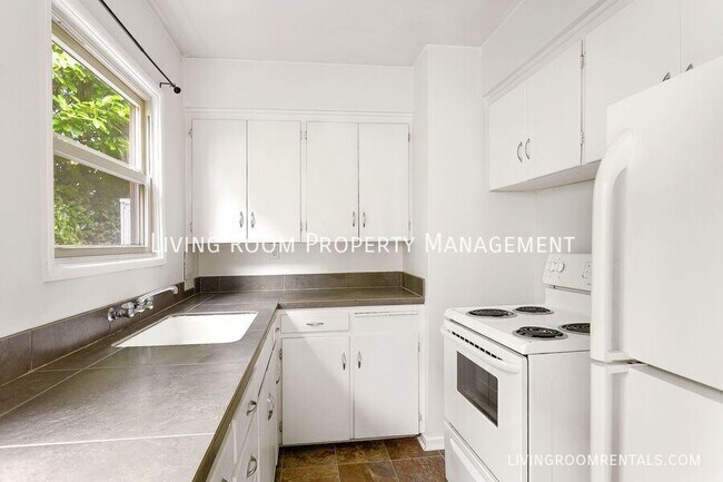 Building Photo - 1410 N Webster St