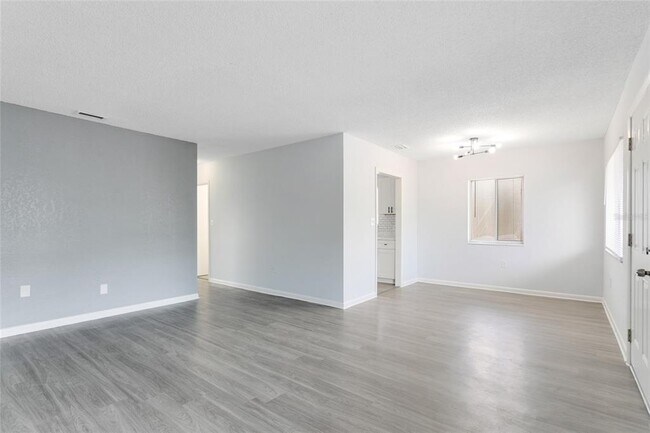 Building Photo - 2000 15th Ct NW