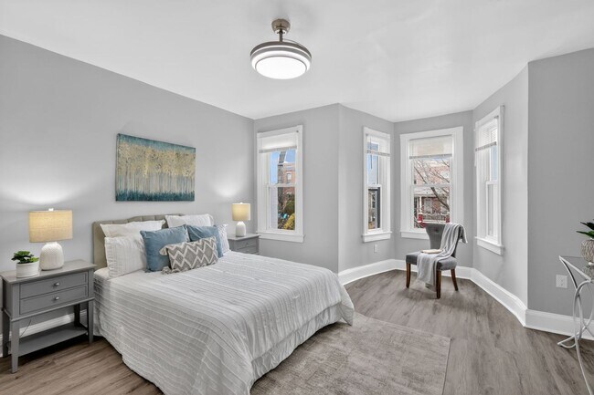 Building Photo - wonderful 3BR 1.5 Bath in the H st Corridor