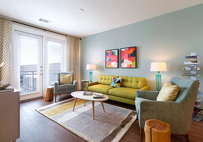 Building Photo - 2024 E 7th St