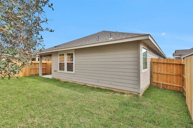Building Photo - 18095 Martin Pines Dr