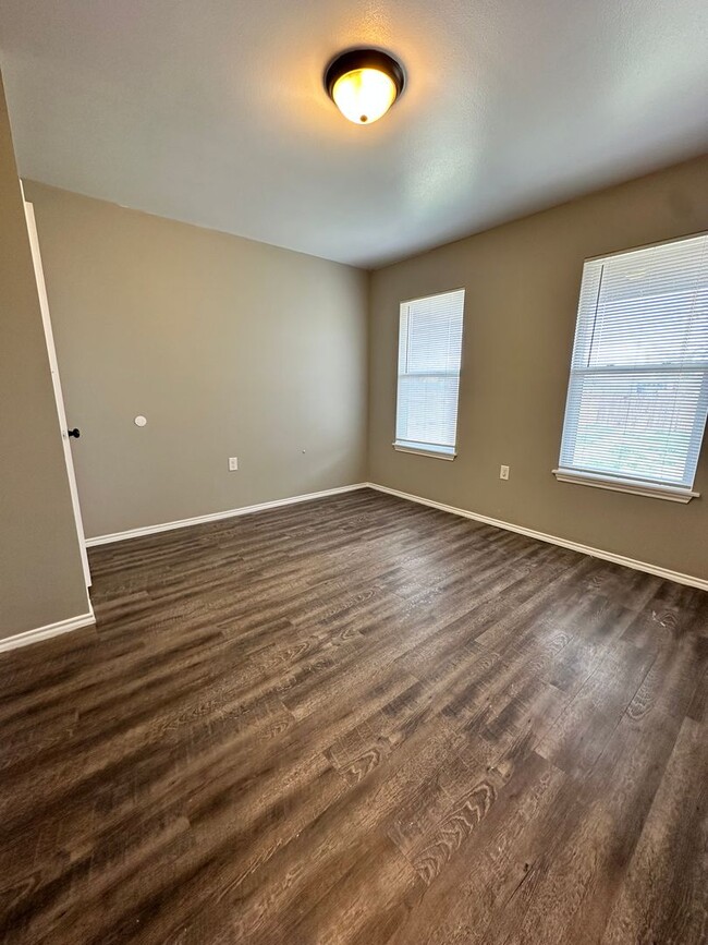 Building Photo - Cute 3 Bedroom Home Located In Chatman Hil...